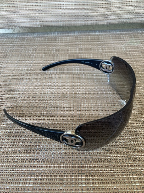 CHANEL Accessories - CHANEL Black Shield Sunglasses with Silver Double-C Accents Y2K 
EXTREMELY RARE